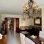Grand Beachfront - דירה קדיז